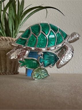 NEW Sea Turtle and Fish Wallflowers Plug Nightlight